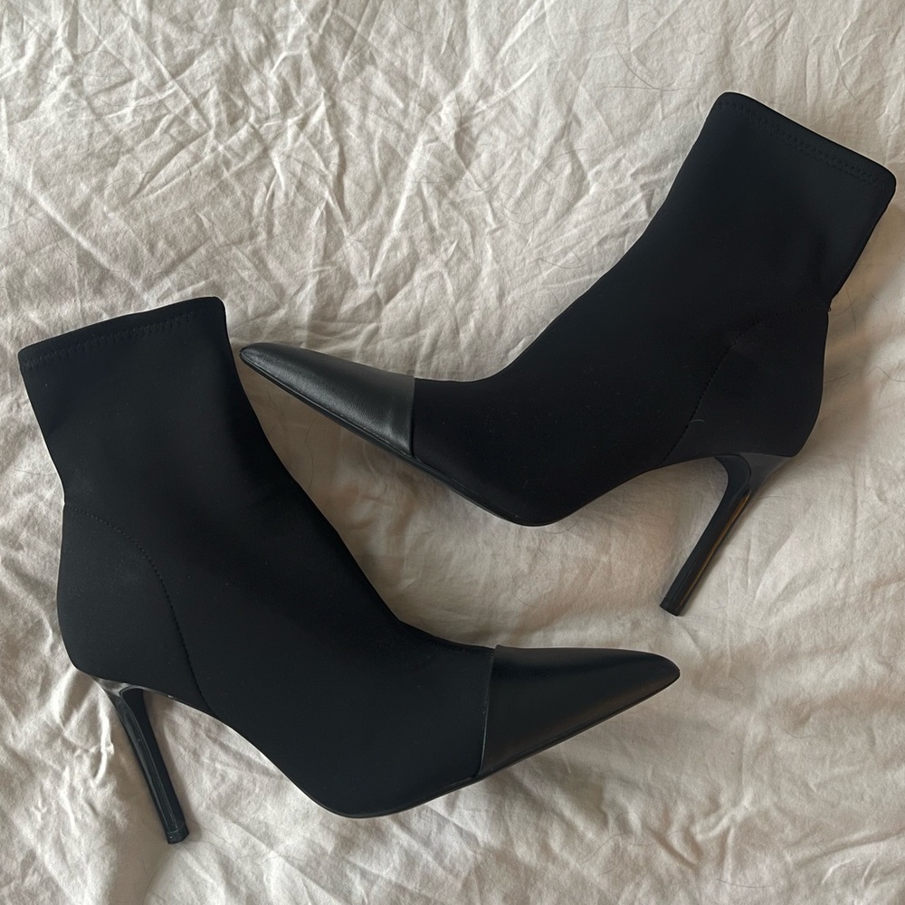 Pointed toe ankle boot